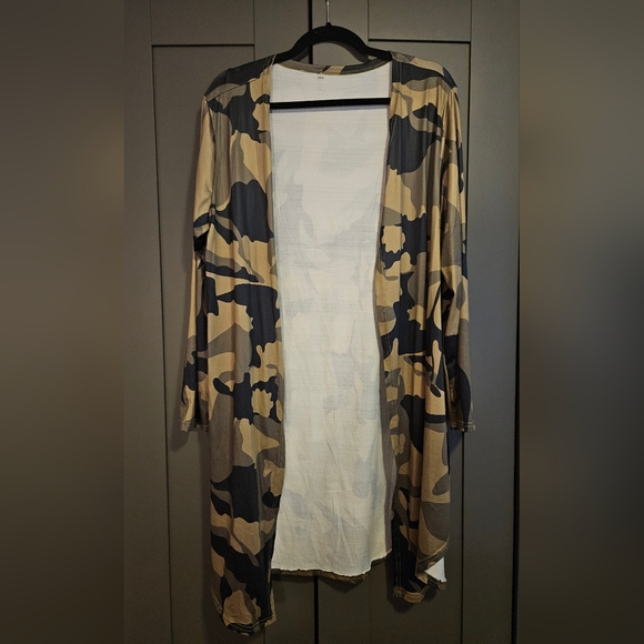 π©·5/$25π©· Green Camo, Open Front Cardigan - Plus Size 16 - Picture 7 of 12